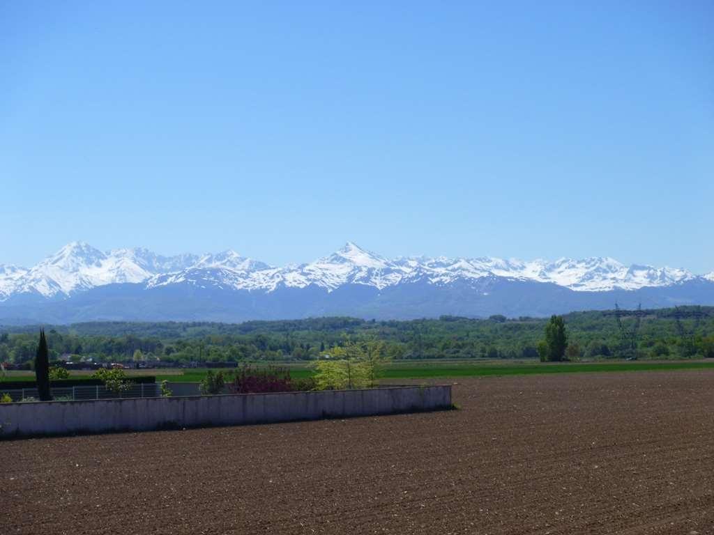 Kyriad Tarbes Odos Buitenkant foto
