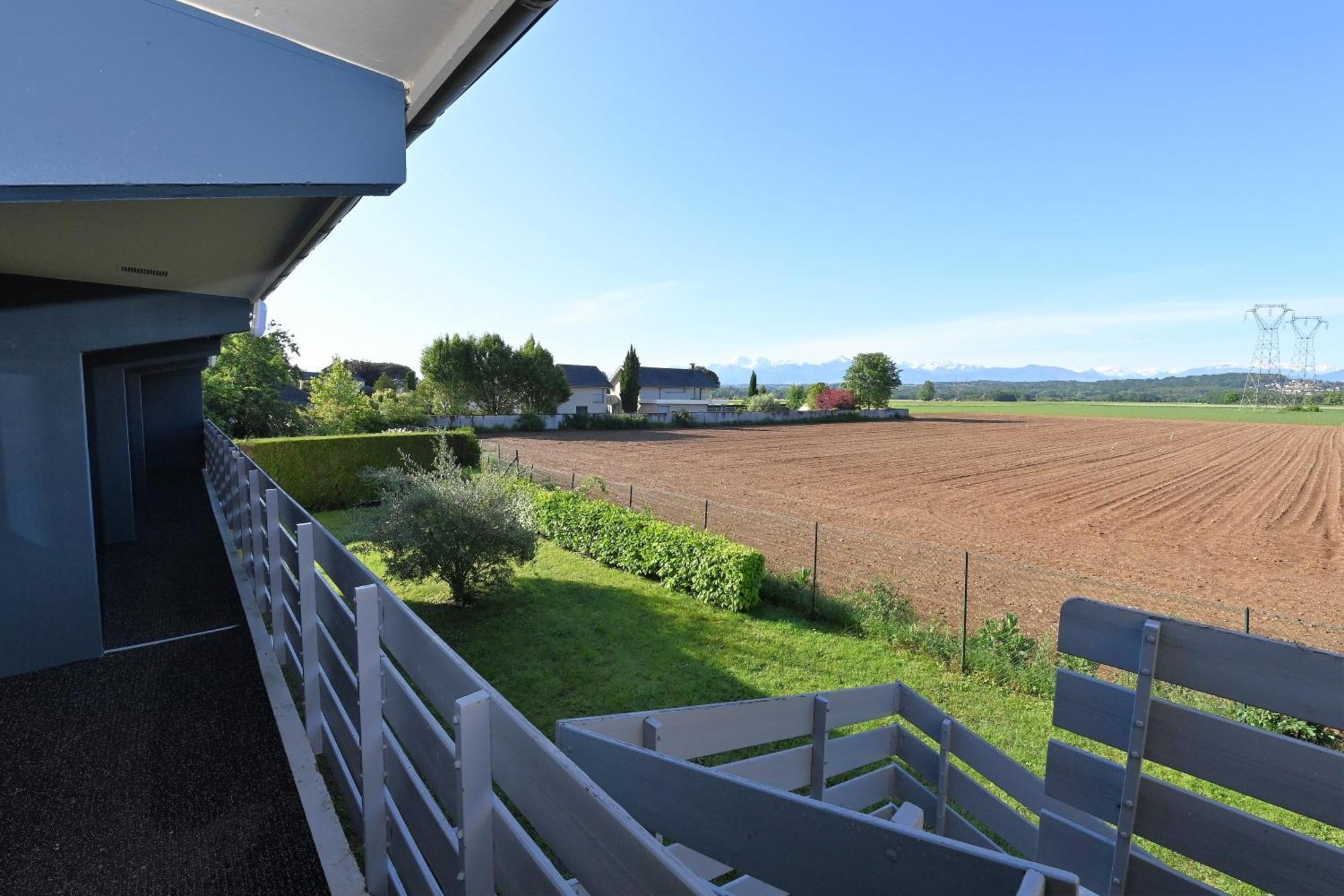 Kyriad Tarbes Odos Buitenkant foto
